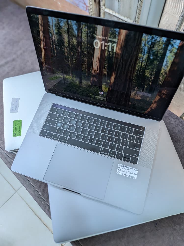 Apple MacBook Pro 2019 thumbnail 1