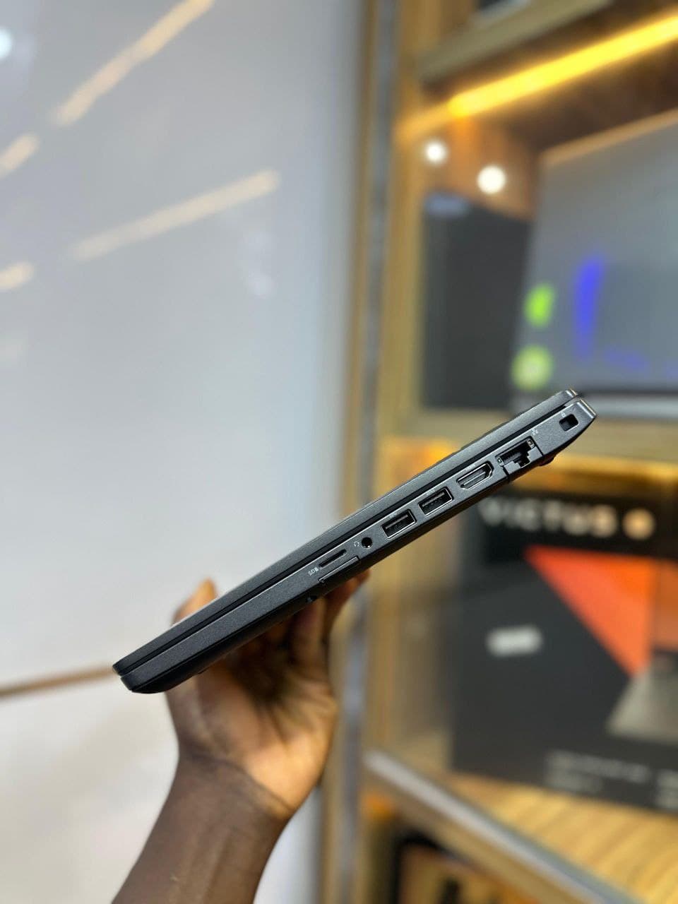 Dell latitude 5400 thumbnail 2