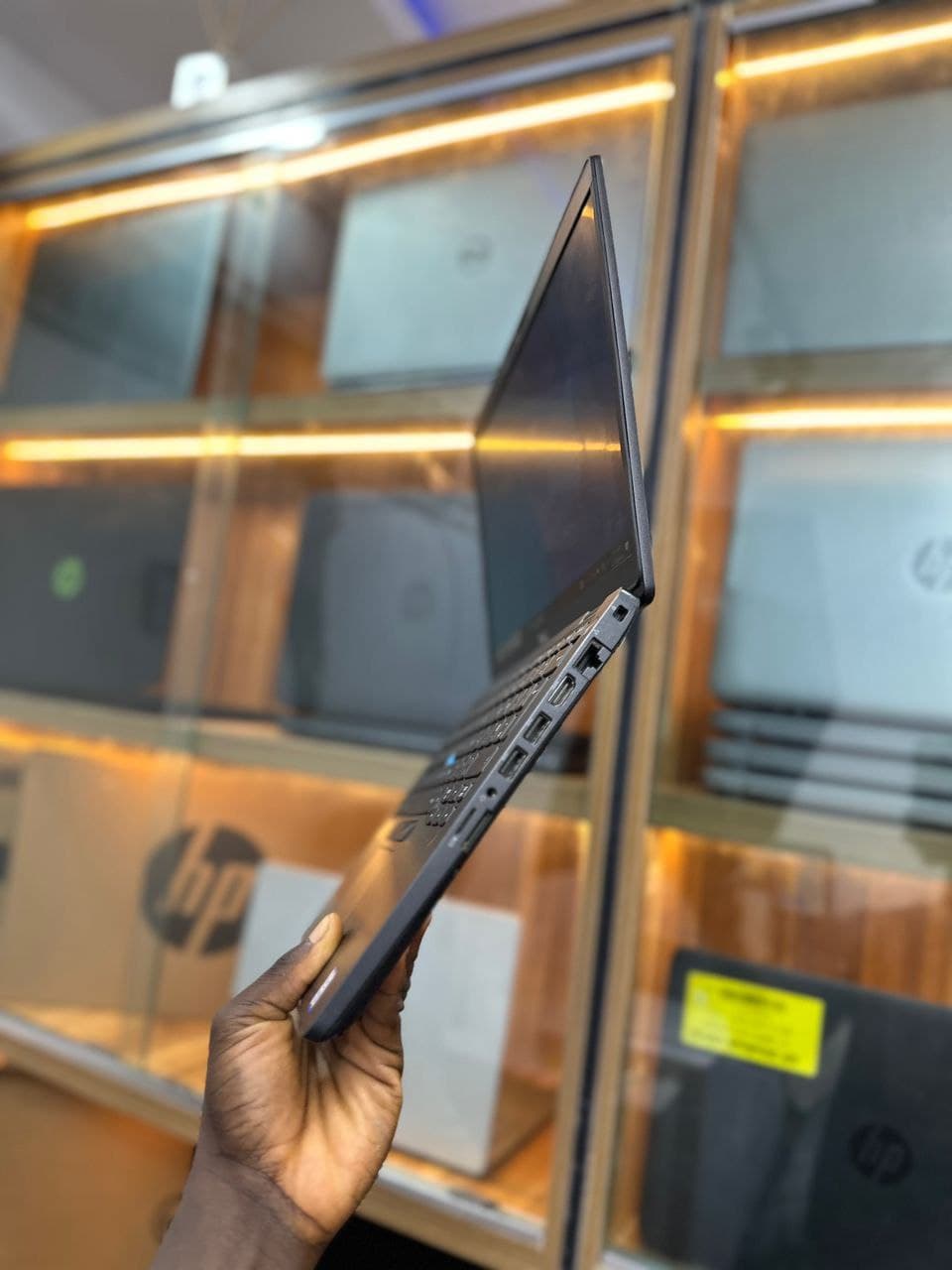 Dell latitude 5400 Touchscreen thumbnail 2