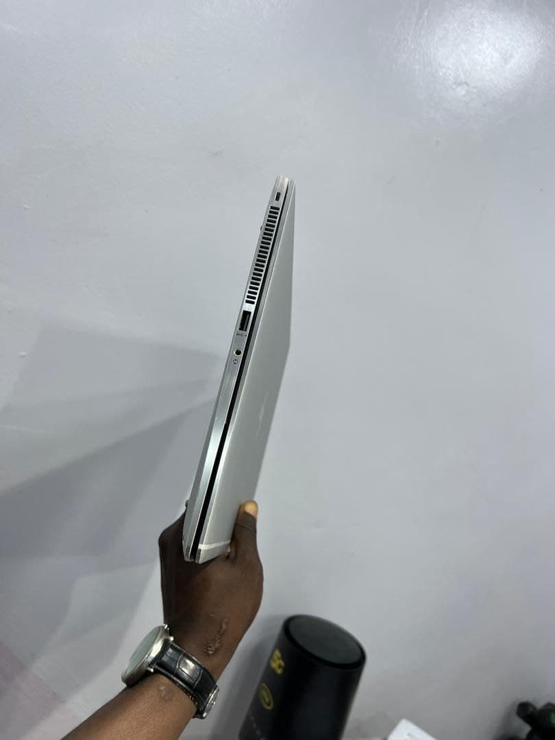HP Elitebook 1040 g4 thumbnail 2