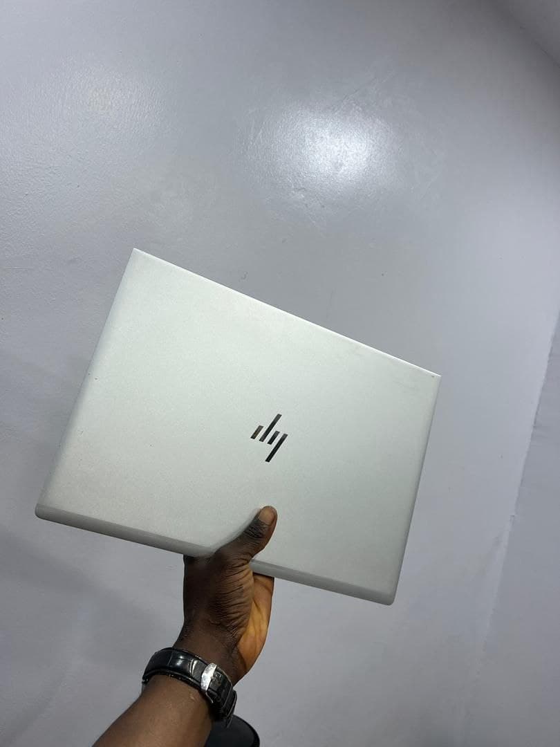 HP Elitebook 1040 g4 thumbnail 3