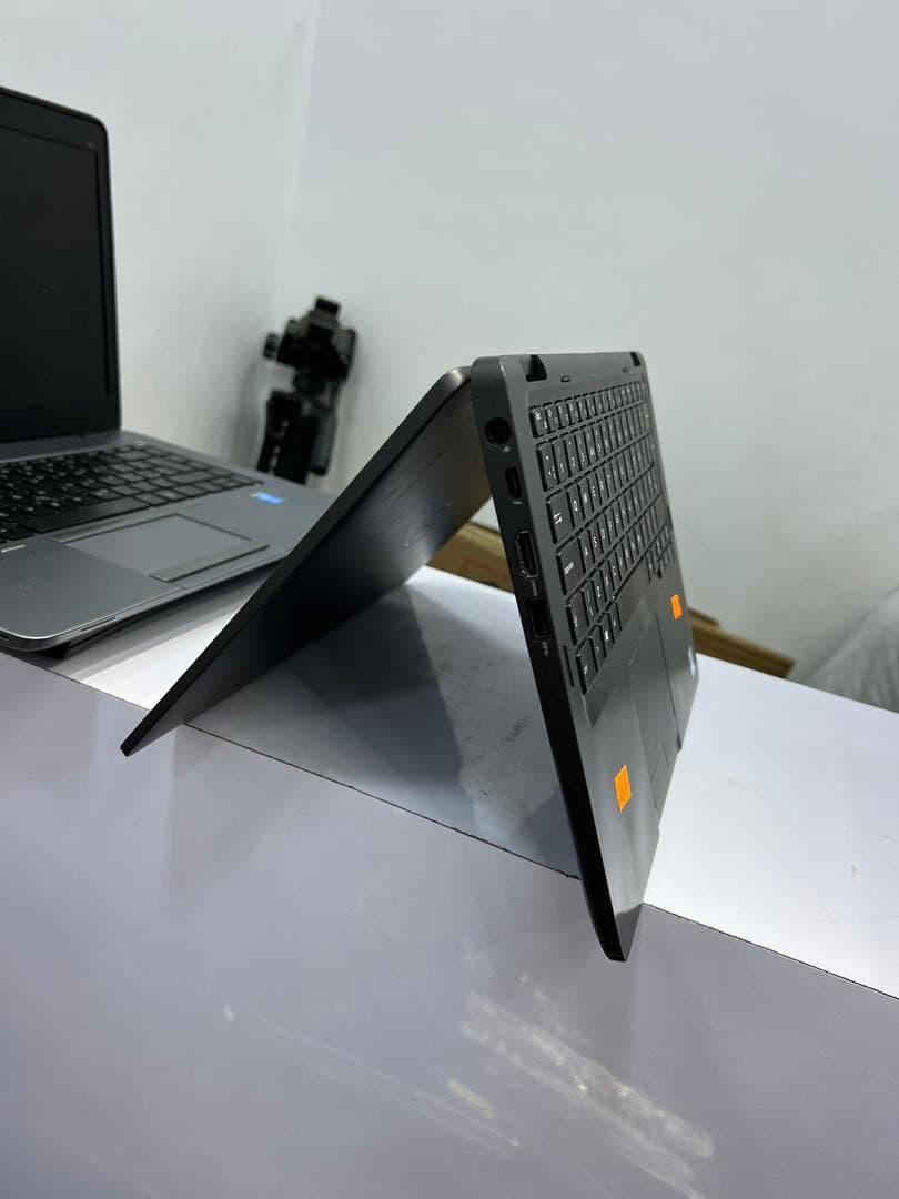 Dell latitude 5300 2in1 thumbnail 3
