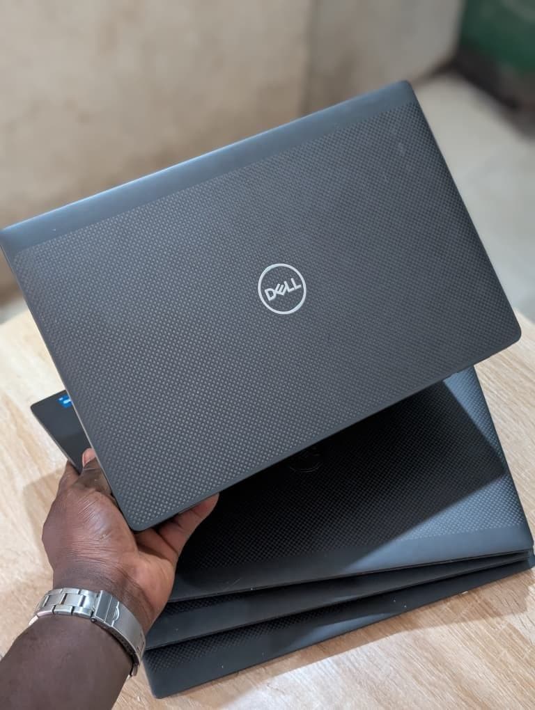 Dell Latitude 7420 Black thumbnail 2