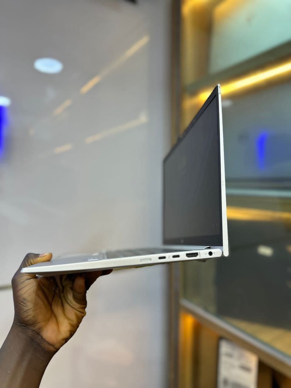 HP Elitebook 840 G8 thumbnail 3