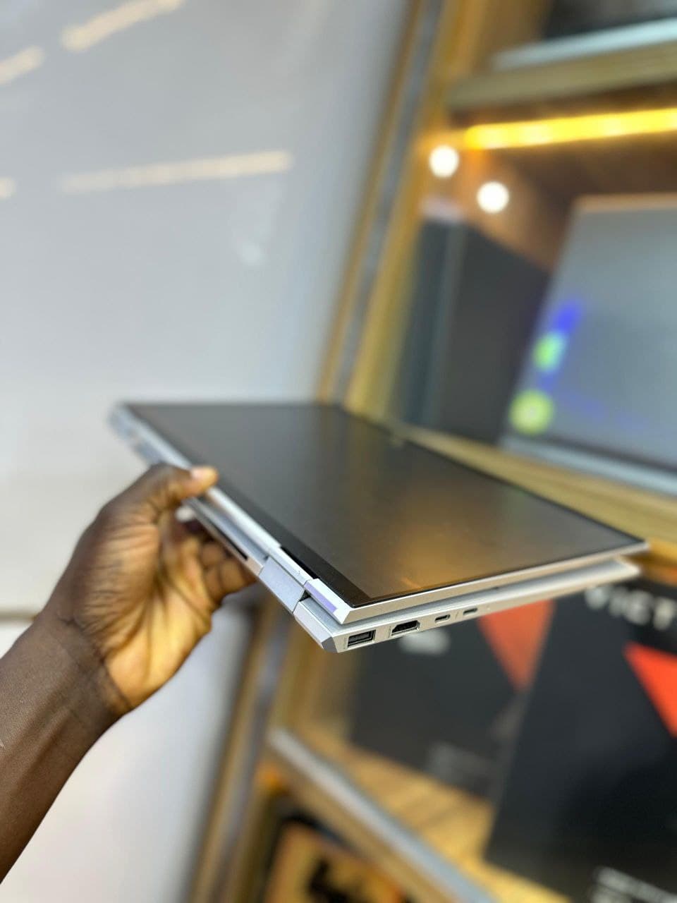 HP Elitebook 1040 G7 X360 thumbnail 4