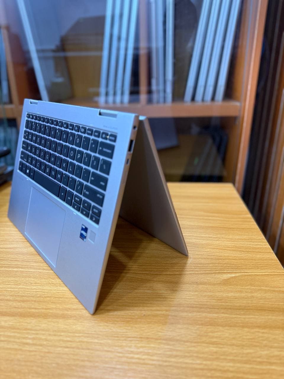 HP Elitebook 1040 G10 X360 thumbnail 4
