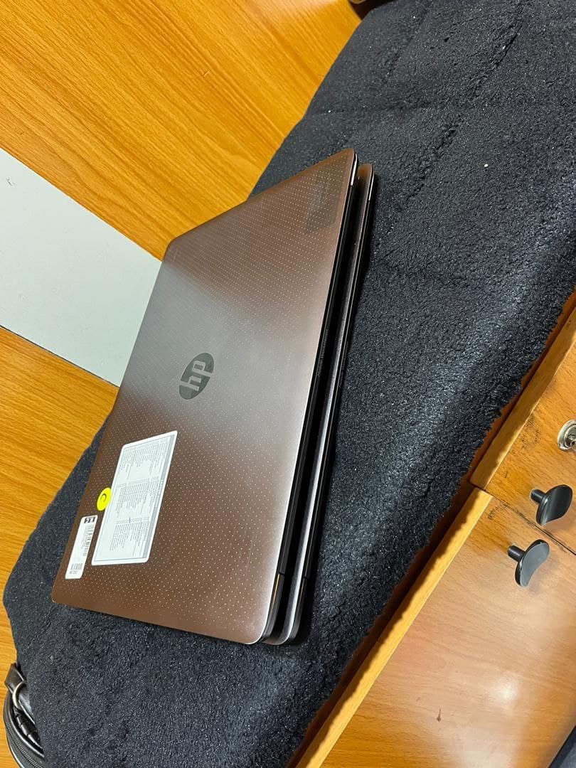 HP ZBOOK Studio G3 thumbnail 2