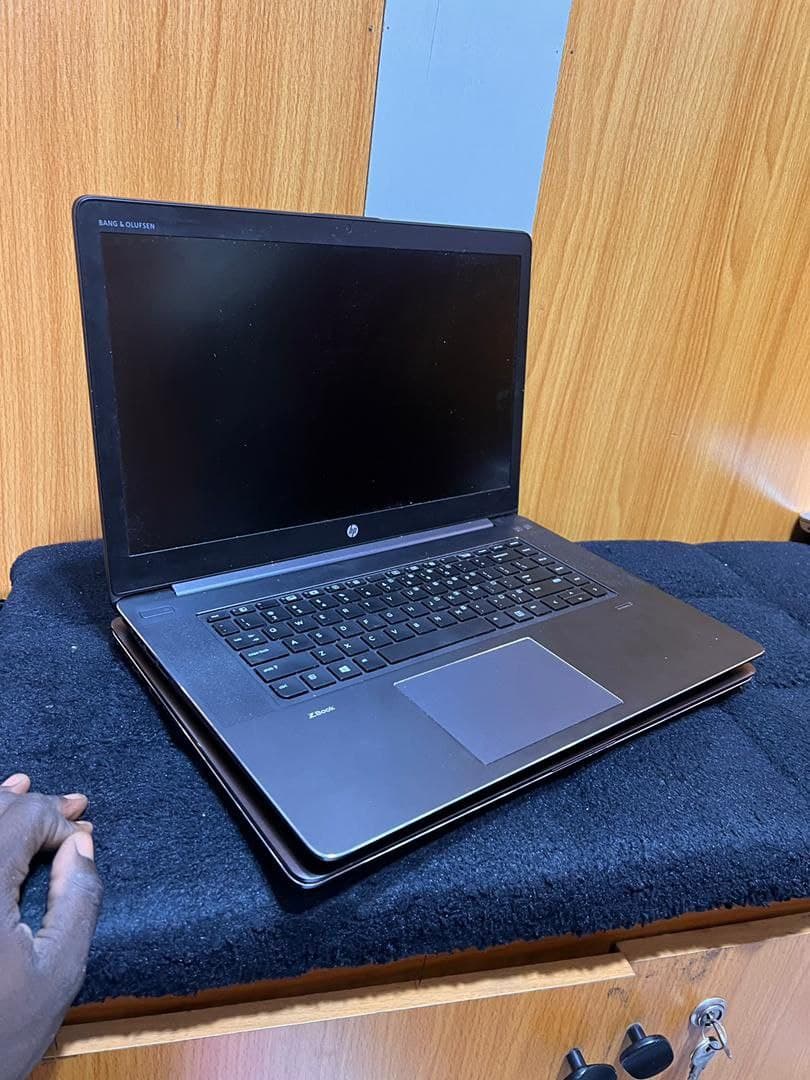 HP ZBOOK Studio G3 thumbnail 4