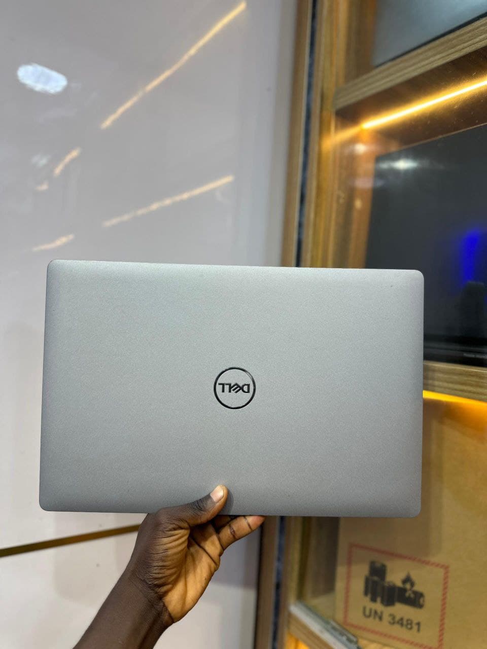 Dell Precision 3551 thumbnail 2