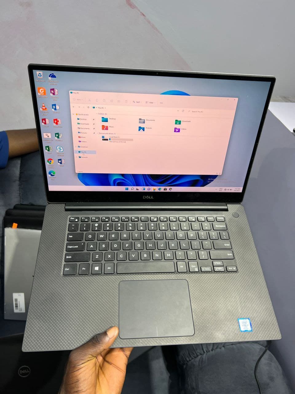 Dell Precision 5540 thumbnail 1
