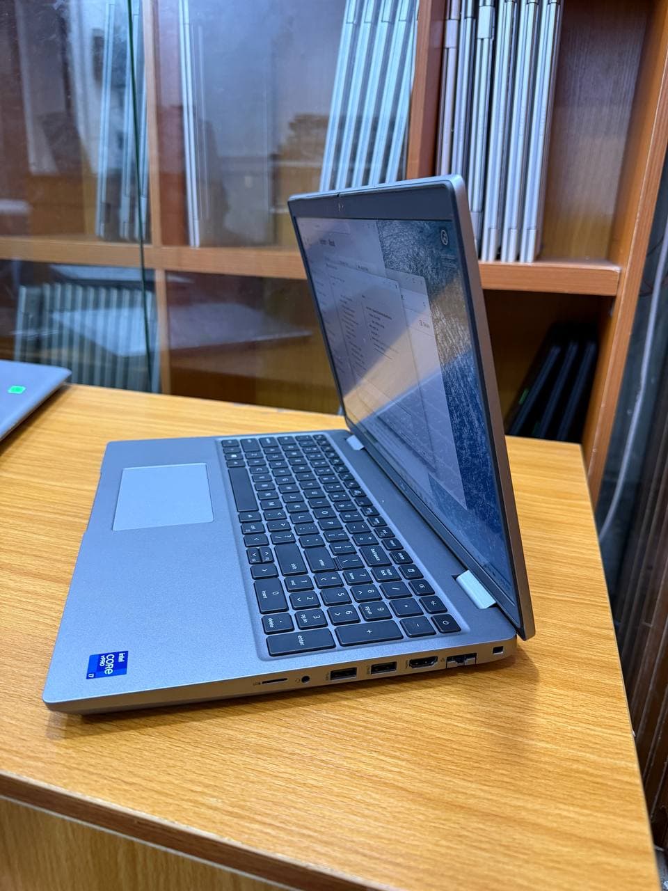 Dell Precision 3561 thumbnail 2