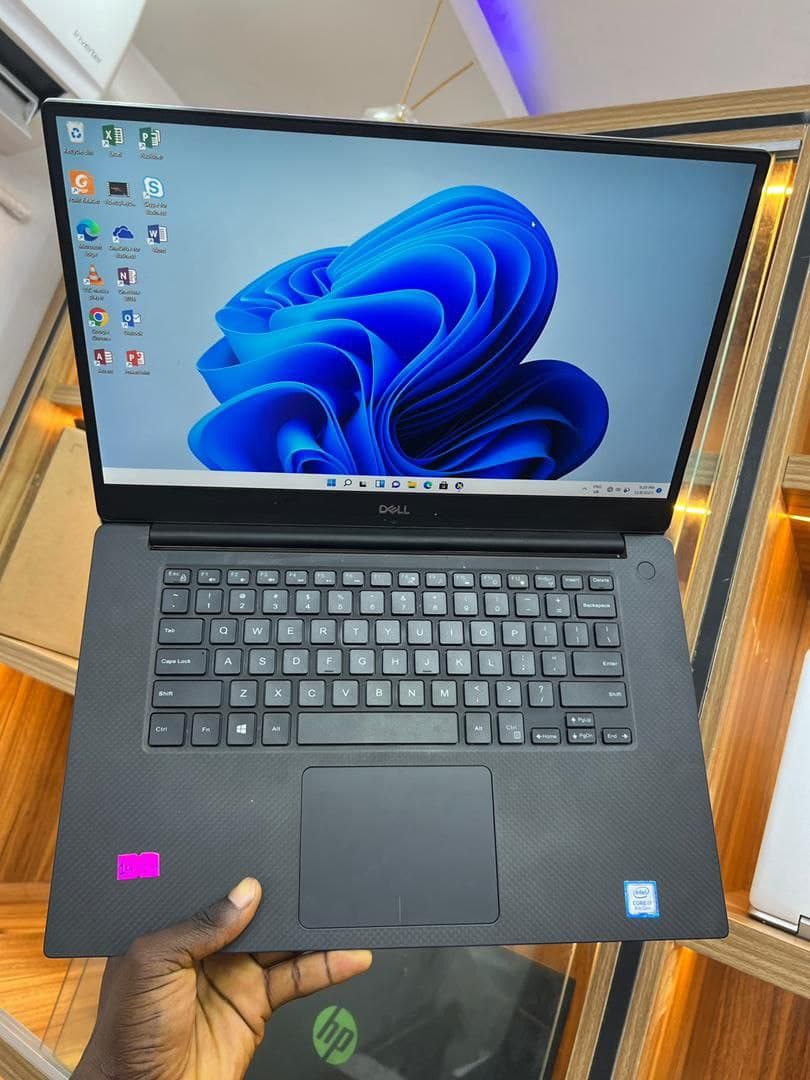 Dell XPS 9570 touchscreen thumbnail 1