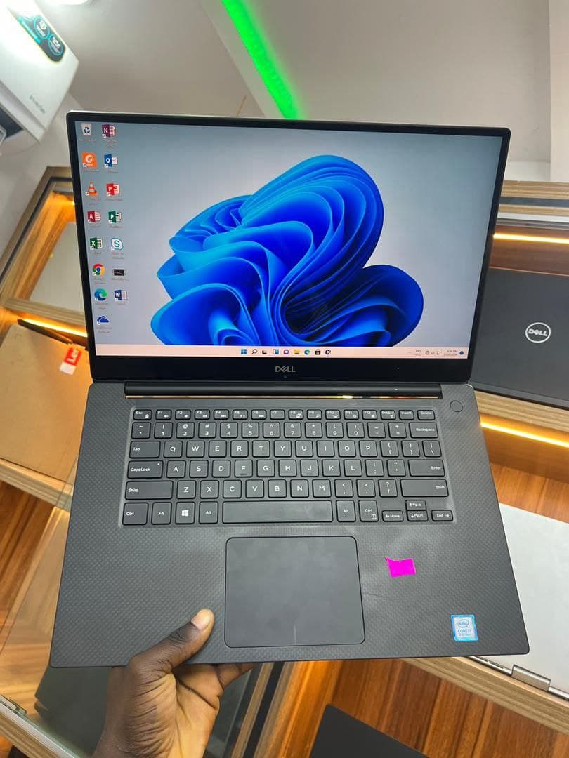 Dell XPS 9570 touchscreen thumbnail 2