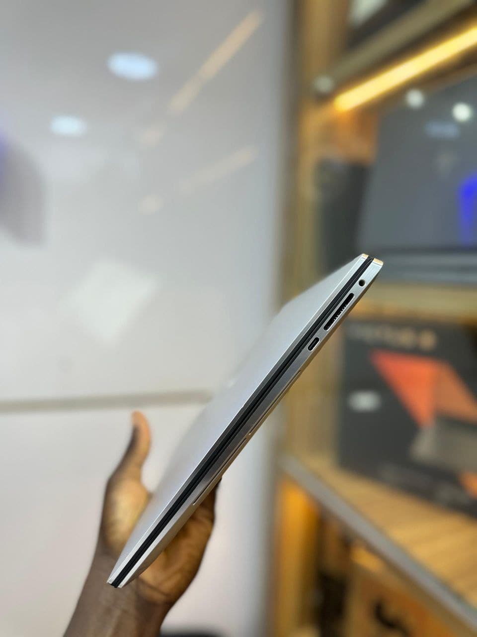 Dell XPS 15 9500 thumbnail 3