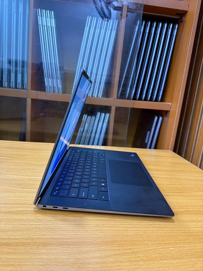 Dell Precision 5570 thumbnail 2