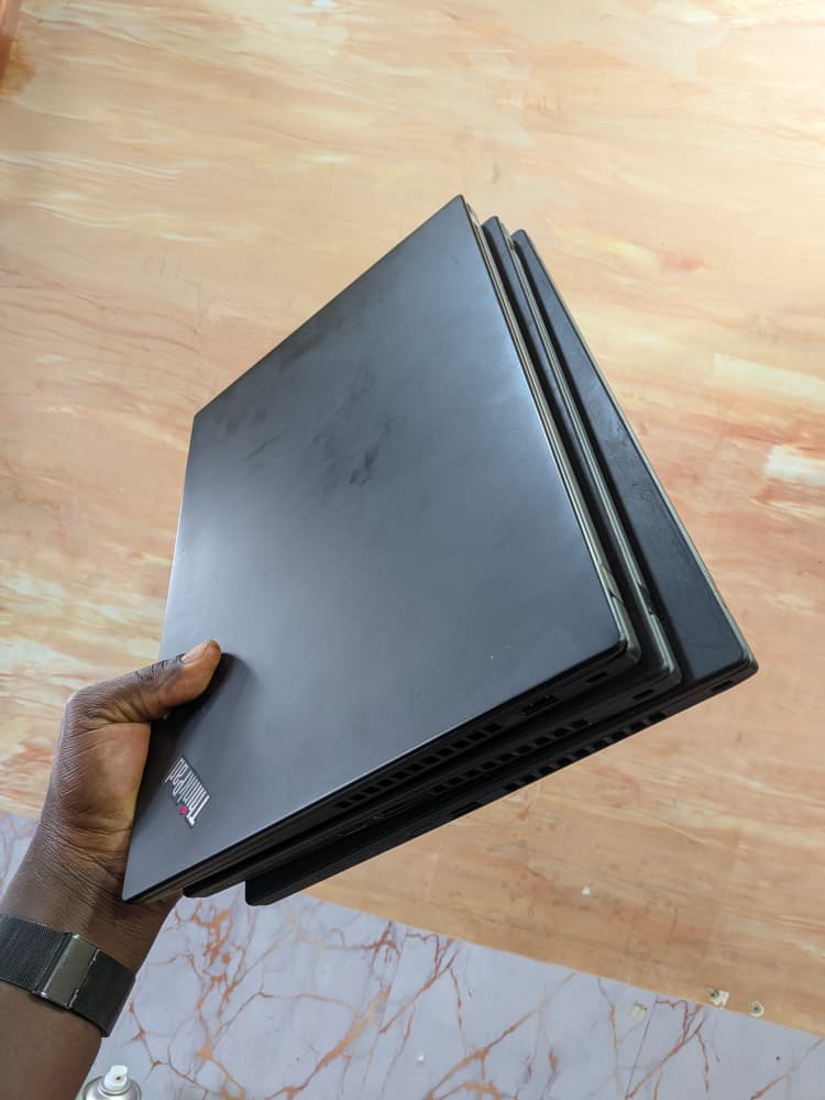 Lenovo  Thinkpad T14s  — photo 2