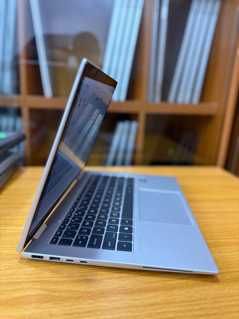 HP Elitebook 1040 G10 X360 — photo 1