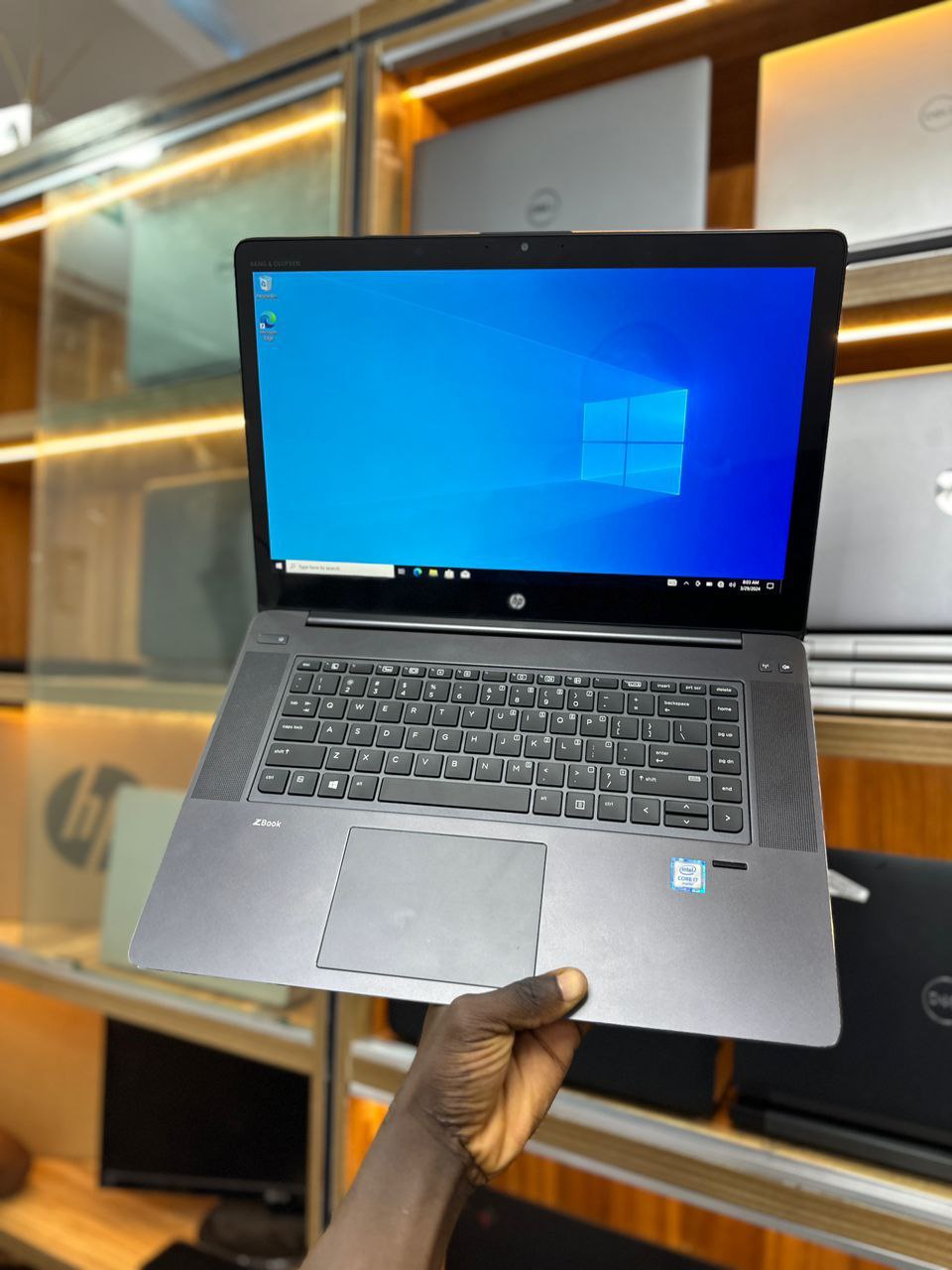 HP Zbook studio G3 Touchscreen — photo 1